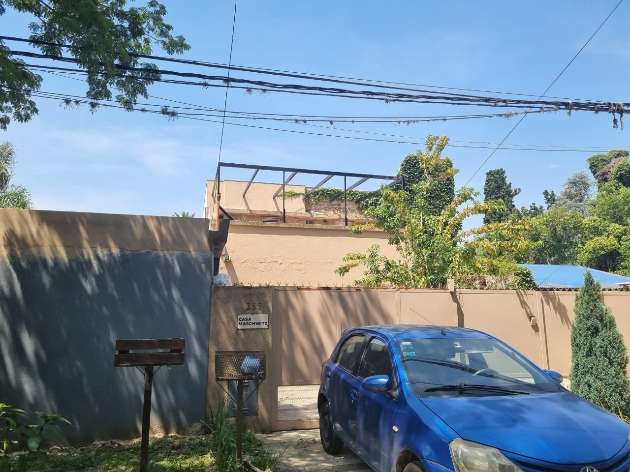 Puerta de entrada de aluminio, foto 1
